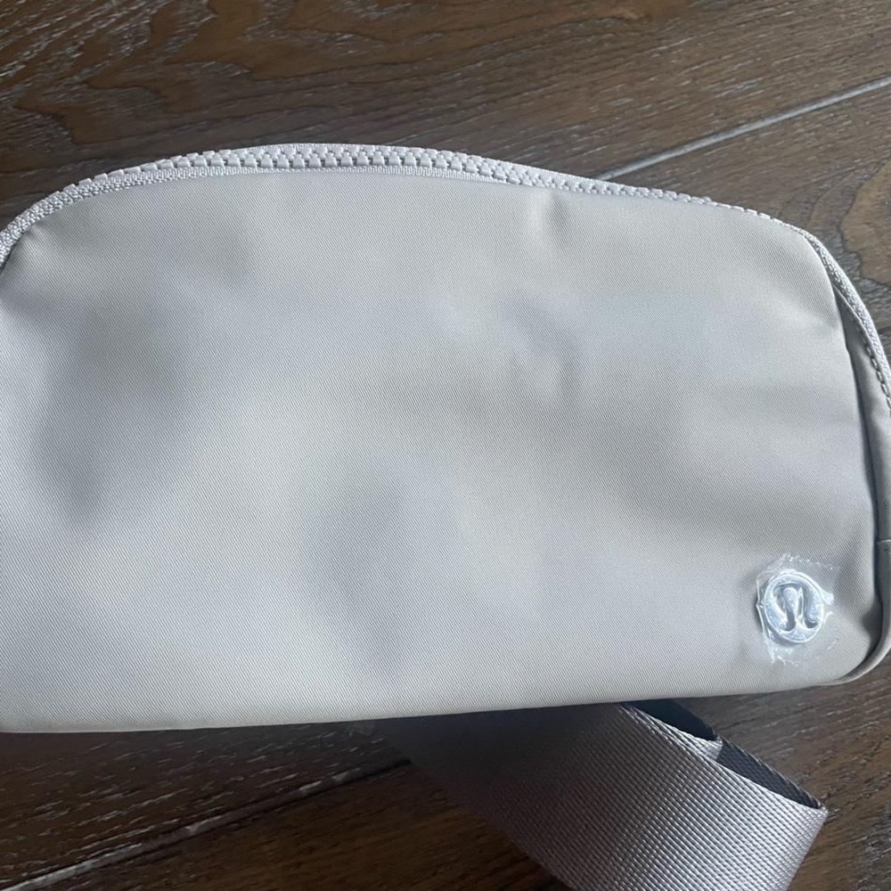 Lululemon Everywhere belt bag. New with tags